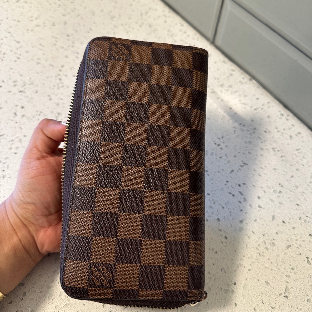 Zipper Wallet - Picture 3 of 4